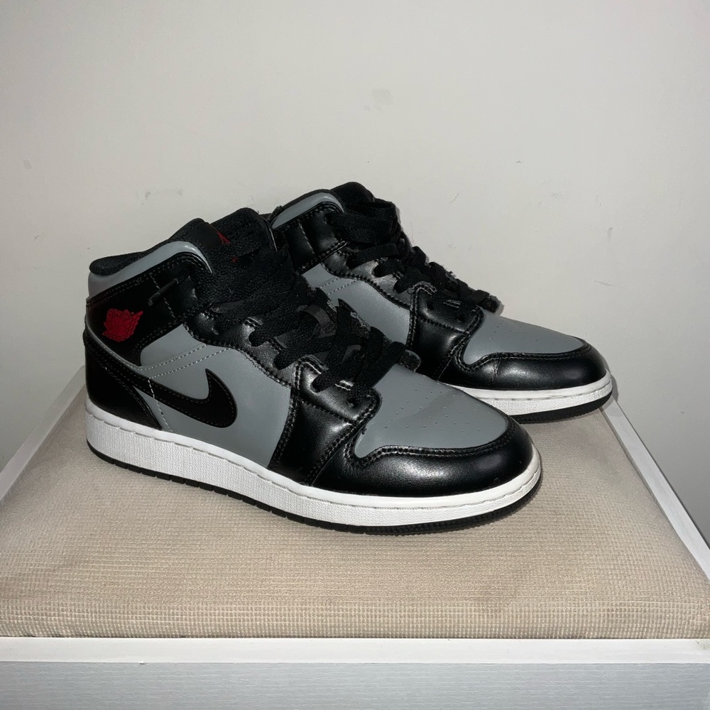 2021 Air Jordan 1 Mid GS 'Shadow | Size 6Y